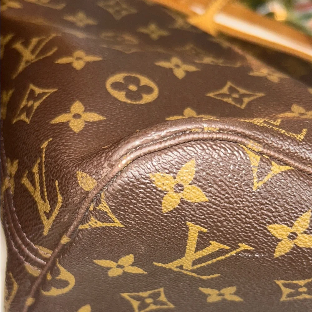 Louis Vuitton Neverfull MM - Picture 9 of 17